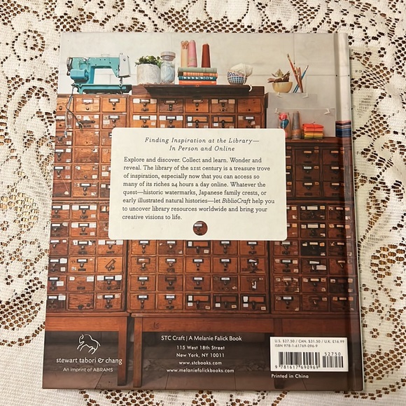 BIBLIOCraft book, used but good as new! 📚🧵🎨 - Picture 3 of 4